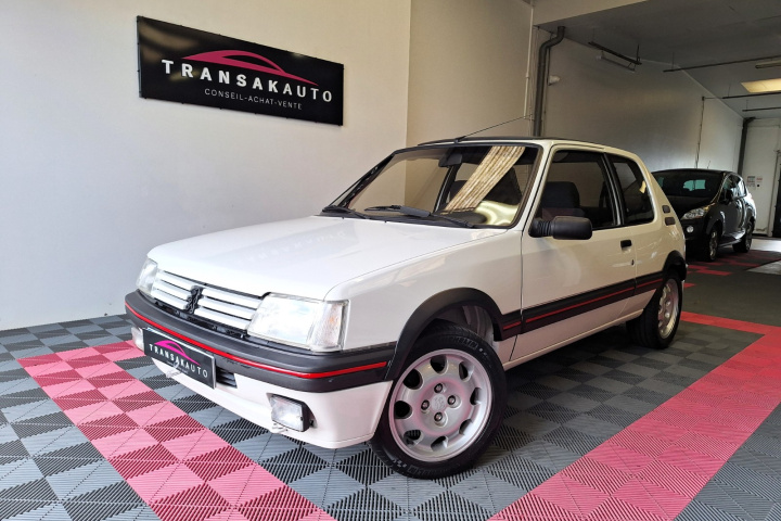 PEUGEOT 205